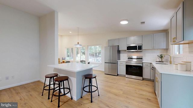 1544 HIDDENBROOK DR, Herndon, VA 20170