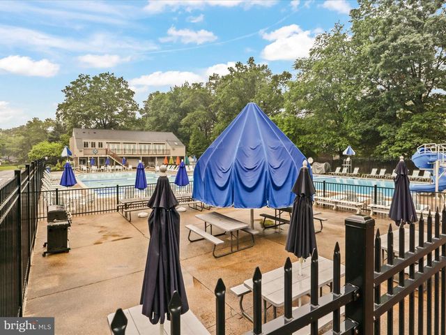 1544 HIDDENBROOK DR, Herndon, VA 20170