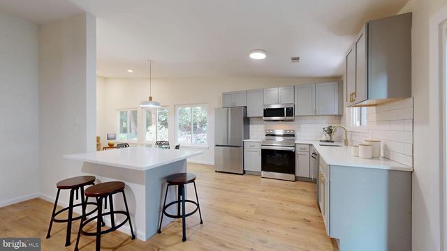 1544 HIDDENBROOK DR, Herndon, VA 20170