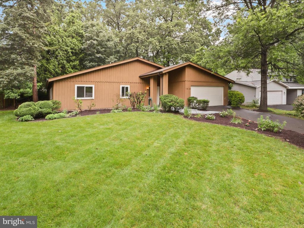 1544 HIDDENBROOK DR, Herndon, VA 20170