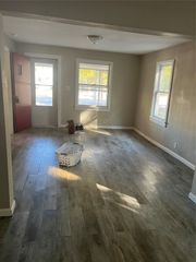 4044 2nd Avenue, Des Moines, IA 50313