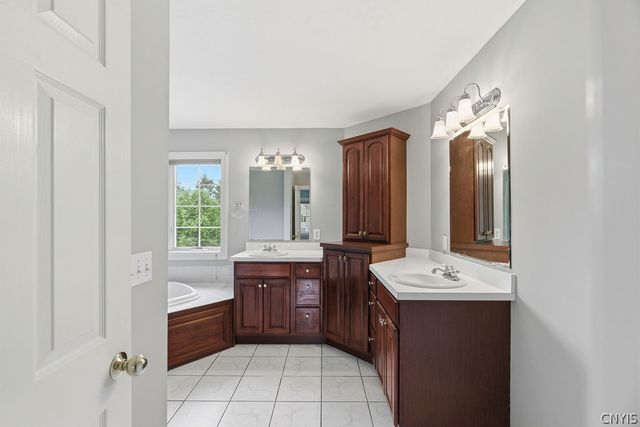 7204 Mint Wood Lane, Manlius, NY 13066