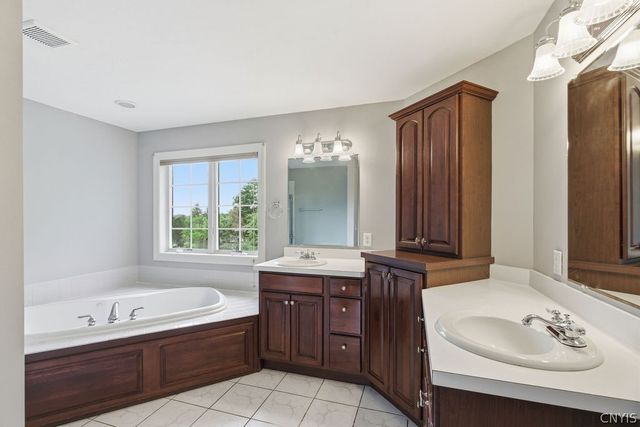 7204 Mint Wood Lane, Manlius, NY 13066