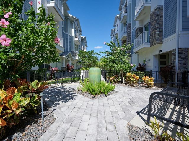 516 LAUREL PARK DRIVE, Sarasota, FL 34236