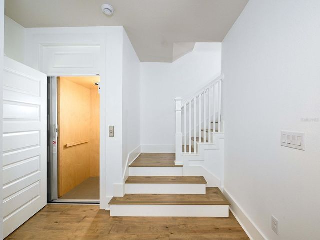 516 LAUREL PARK DRIVE, Sarasota, FL 34236