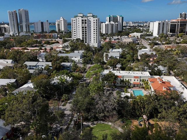 516 LAUREL PARK DRIVE, Sarasota, FL 34236