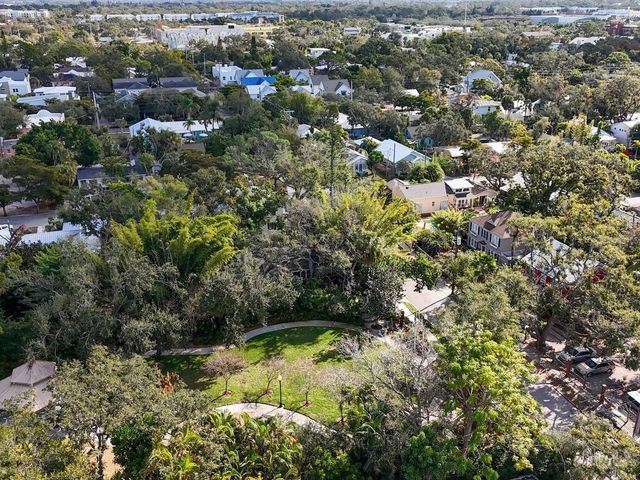 516 LAUREL PARK DRIVE, Sarasota, FL 34236
