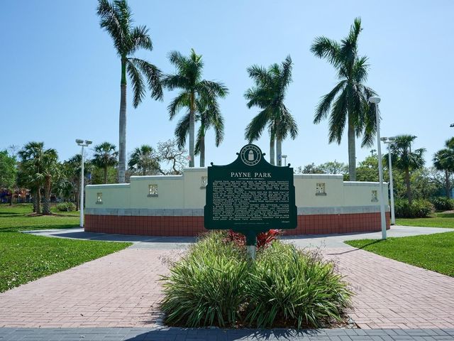 516 LAUREL PARK DRIVE, Sarasota, FL 34236