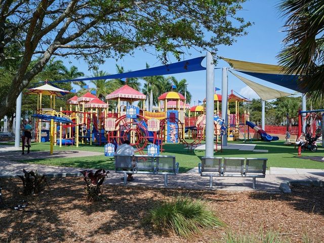 516 LAUREL PARK DRIVE, Sarasota, FL 34236