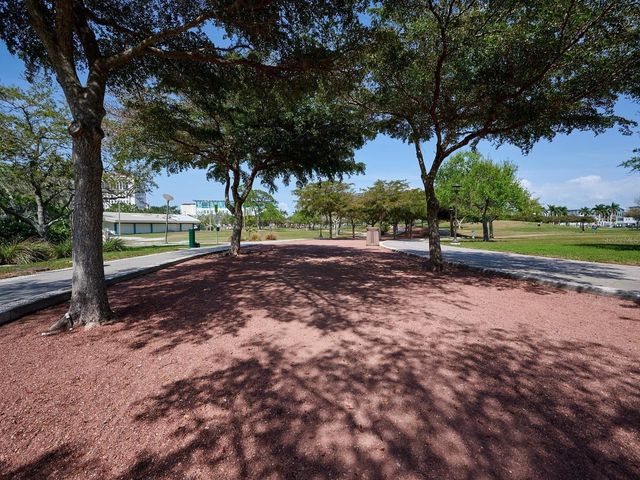 516 LAUREL PARK DRIVE, Sarasota, FL 34236