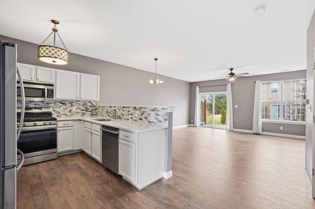 875 Flagstone Drive, Dyer, IN 46311