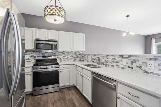 875 Flagstone Drive, Dyer, IN 46311