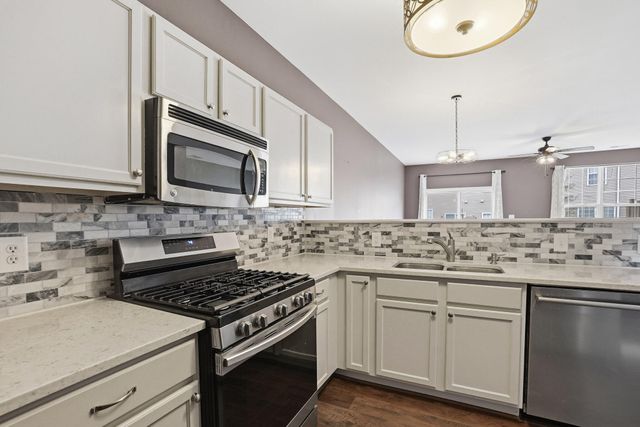 875 Flagstone Drive, Dyer, IN 46311