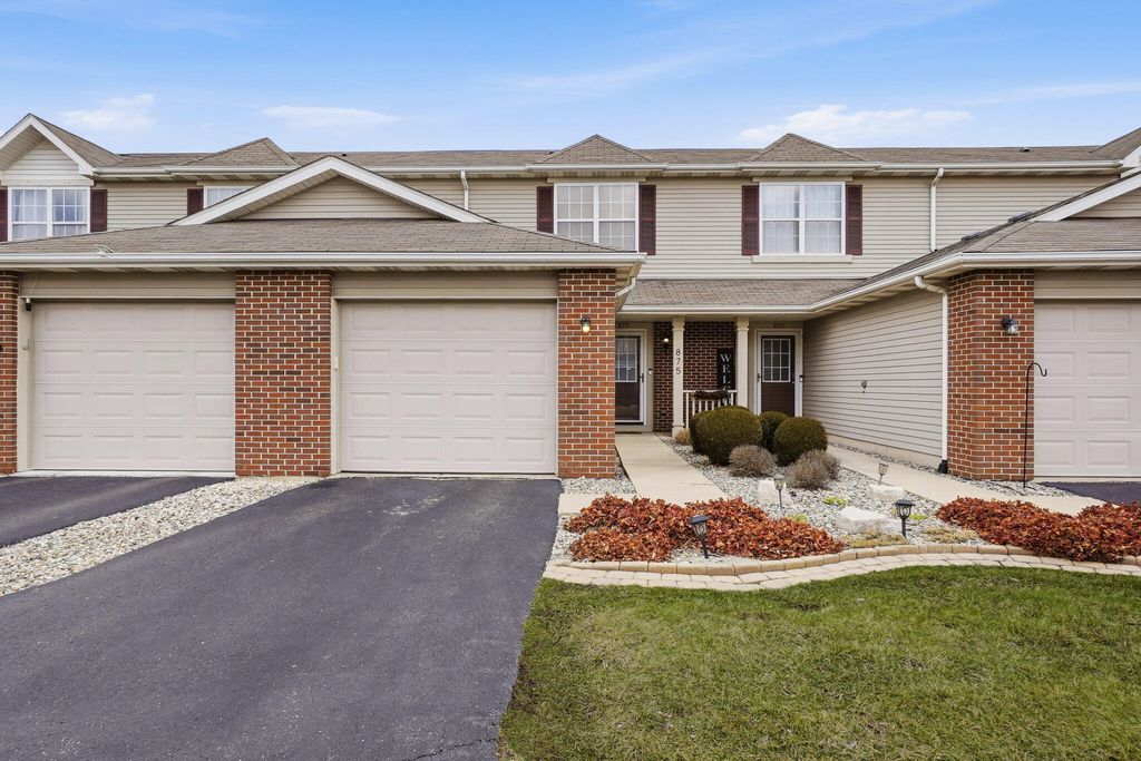 875 Flagstone Drive, Dyer, IN 46311