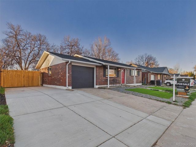 5519 Chandler Court, Denver, CO 80239