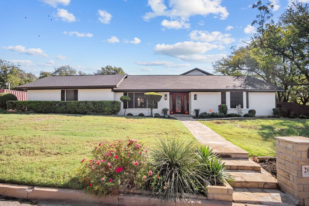 2016 NW 4th Avenue, Mineral Wells, TX 76067