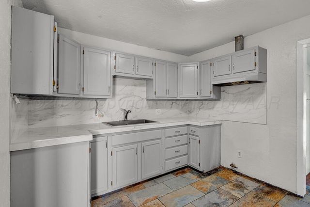 2609 S MIRROR Street, Amarillo, TX 79103