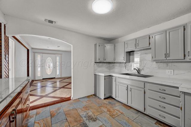 2609 S MIRROR Street, Amarillo, TX 79103