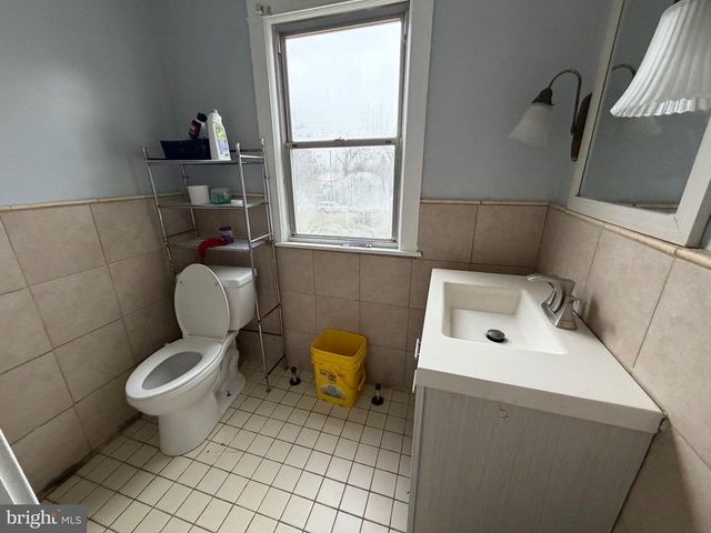 3 GOLF RD, Darby, PA 19023