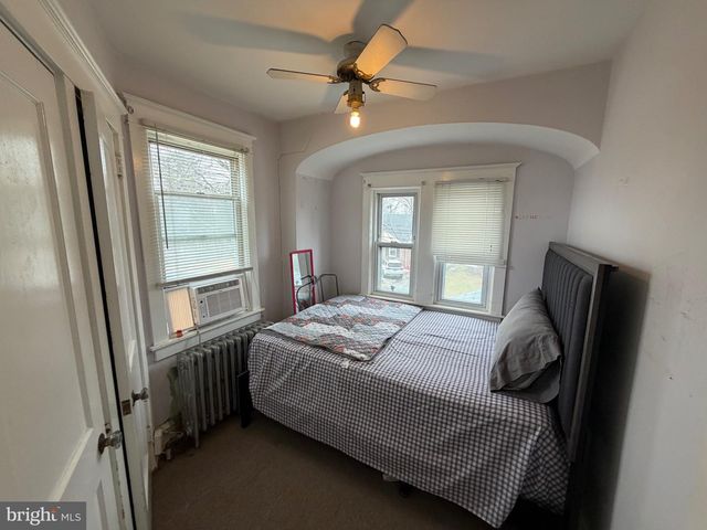 3 GOLF RD, Darby, PA 19023