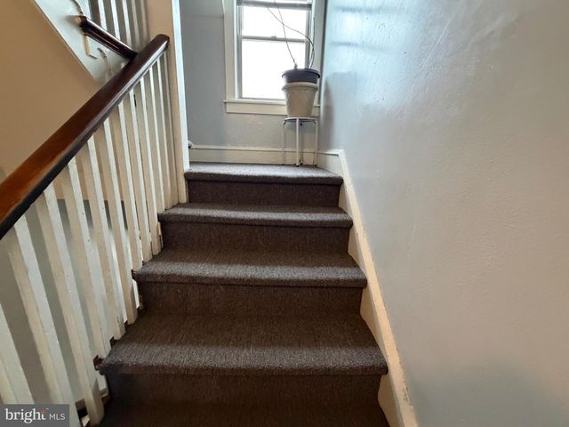 3 GOLF RD, Darby, PA 19023