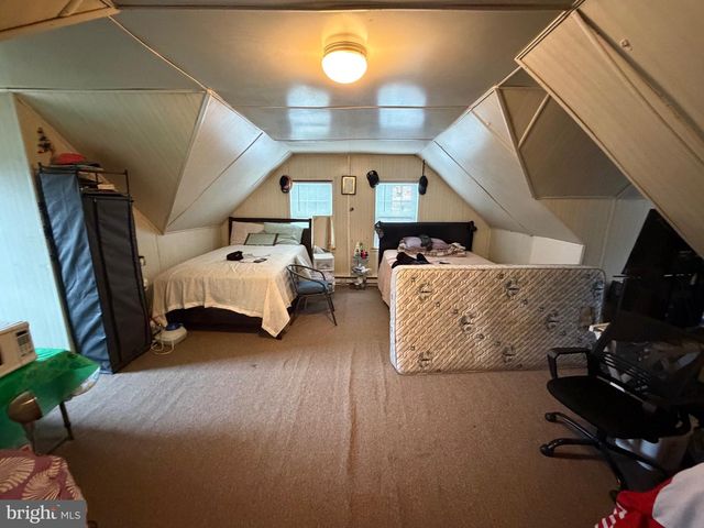 3 GOLF RD, Darby, PA 19023