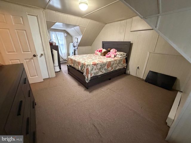 3 GOLF RD, Darby, PA 19023
