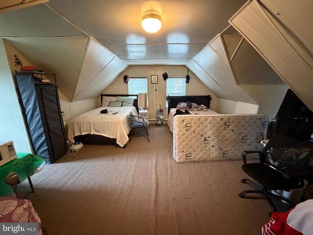 3 GOLF RD, Darby, PA 19023
