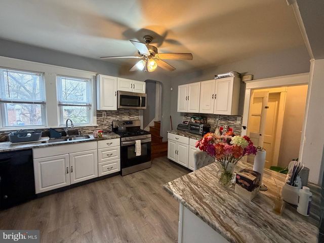 3 GOLF RD, Darby, PA 19023