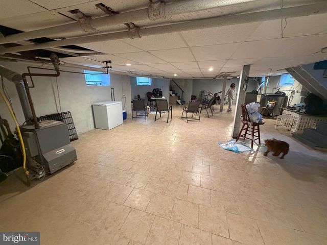 3 GOLF RD, Darby, PA 19023
