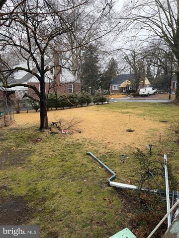 3 GOLF RD, Darby, PA 19023
