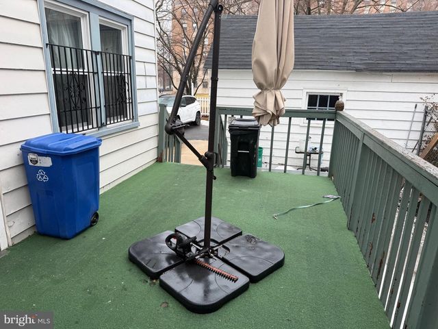 3 GOLF RD, Darby, PA 19023