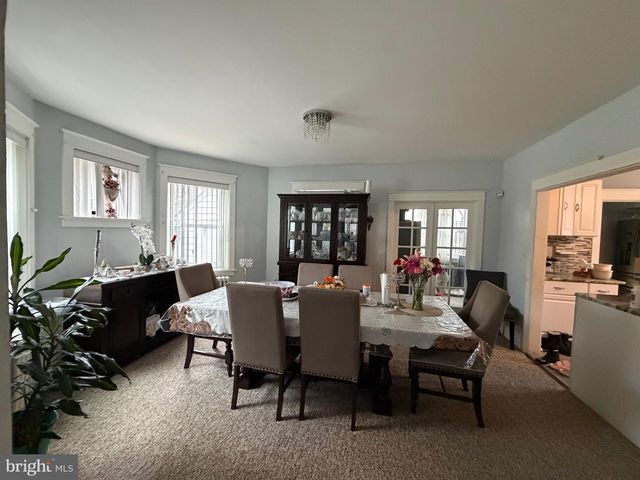 3 GOLF RD, Darby, PA 19023