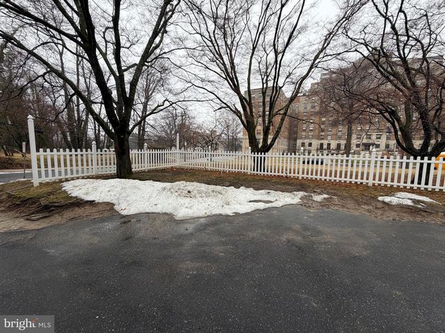 3 GOLF RD, Darby, PA 19023