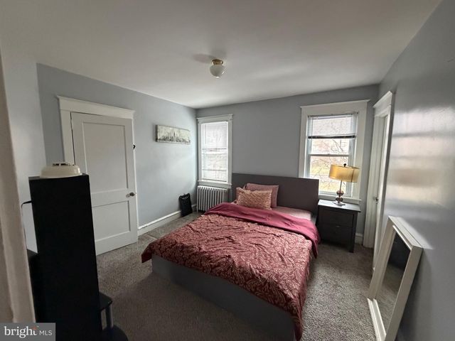 3 GOLF RD, Darby, PA 19023