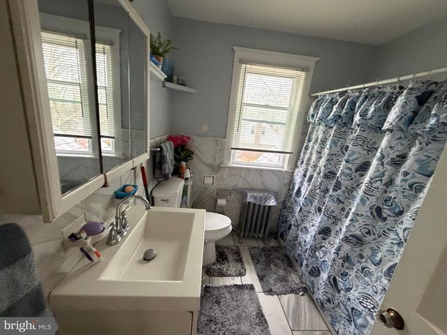 3 GOLF RD, Darby, PA 19023