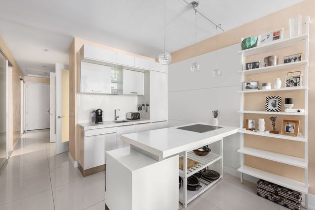 111 Fulton St Apt 806, New York City, NY 10038