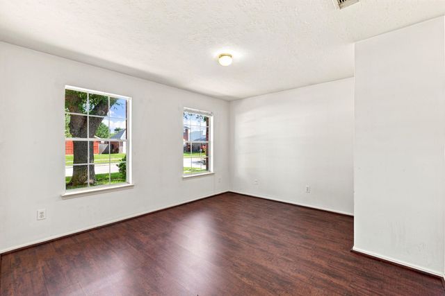 822 N Vista Drive, Houston, TX 77073