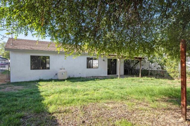 945 E Street, Ramona, CA 92065