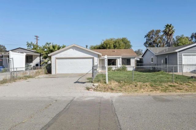 945 E Street, Ramona, CA 92065