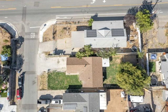 945 E Street, Ramona, CA 92065