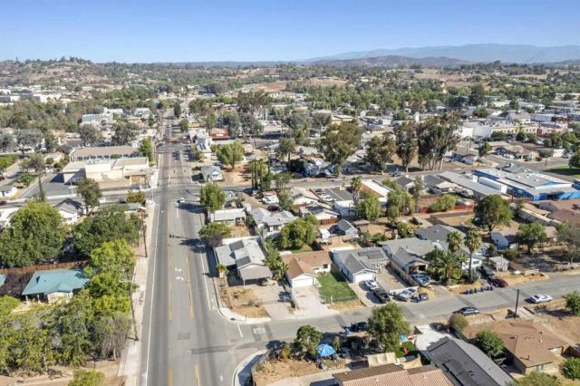 945 E Street, Ramona, CA 92065