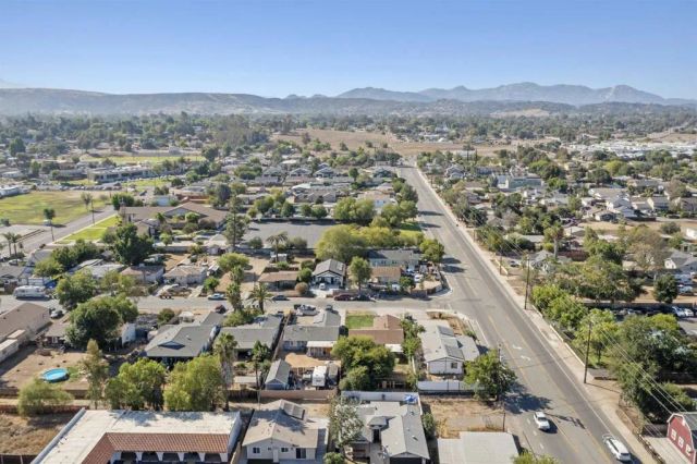 945 E Street, Ramona, CA 92065