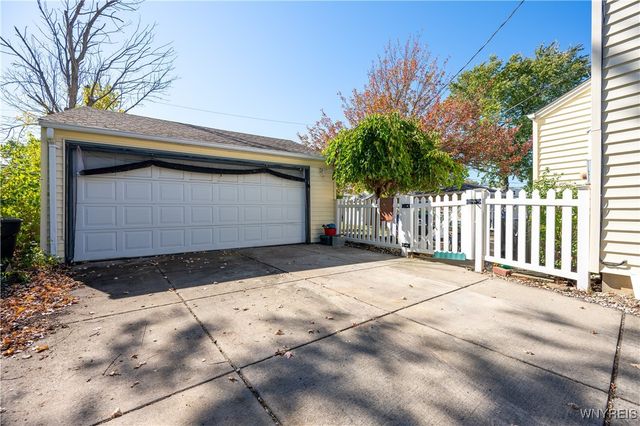 20 Brookville Drive, Tonawanda, NY 14150