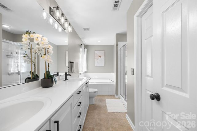 12141 Stone Forest Drive, Pineville, NC 28134