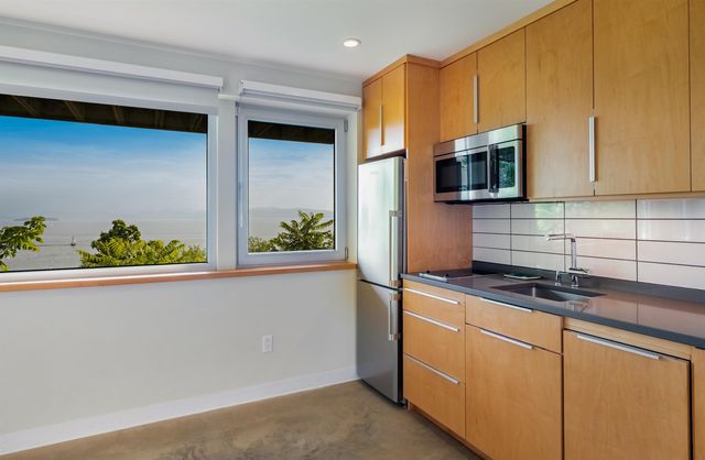 11 Lakeview Terrace, Burlington, VT 05401