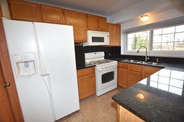 4475 Olmstead Drive, Hoffman Estates, IL 60192