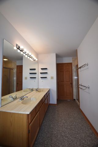 4475 Olmstead Drive, Hoffman Estates, IL 60192