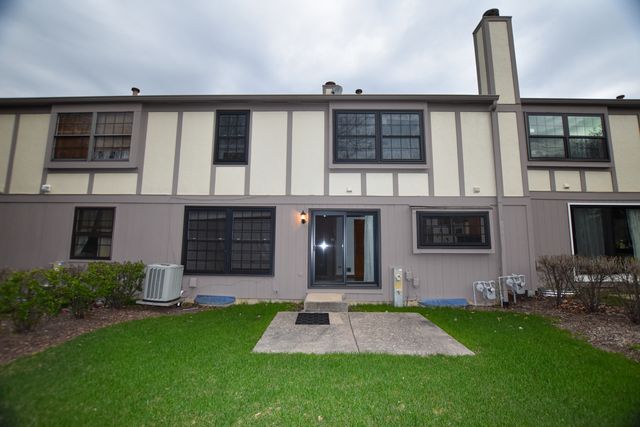 4475 Olmstead Drive, Hoffman Estates, IL 60192