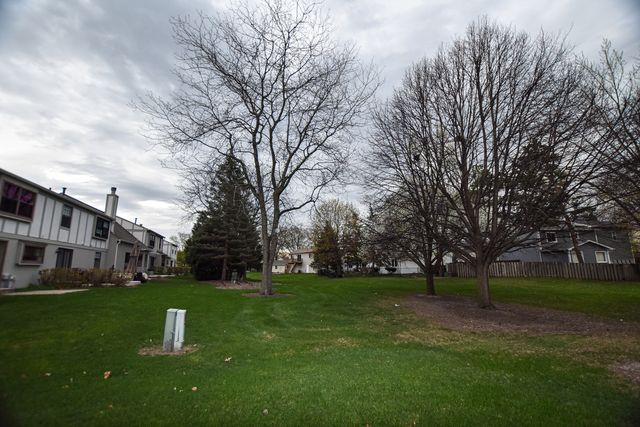 4475 Olmstead Drive, Hoffman Estates, IL 60192